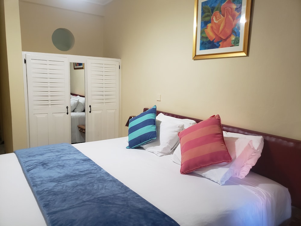 King One Bedroom Suite (1 King Bed) photo 1