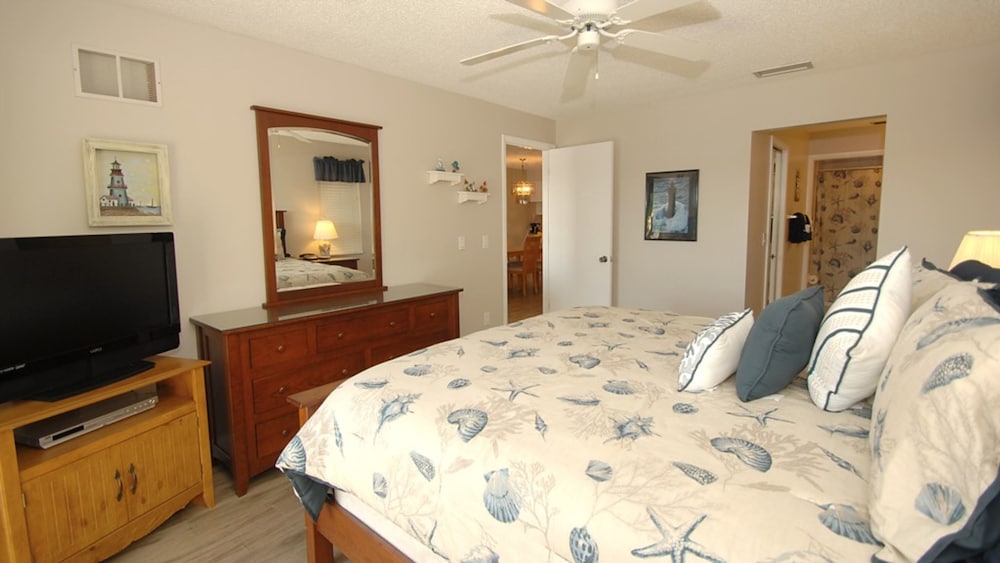 Condo, 2 Bedrooms photo 2