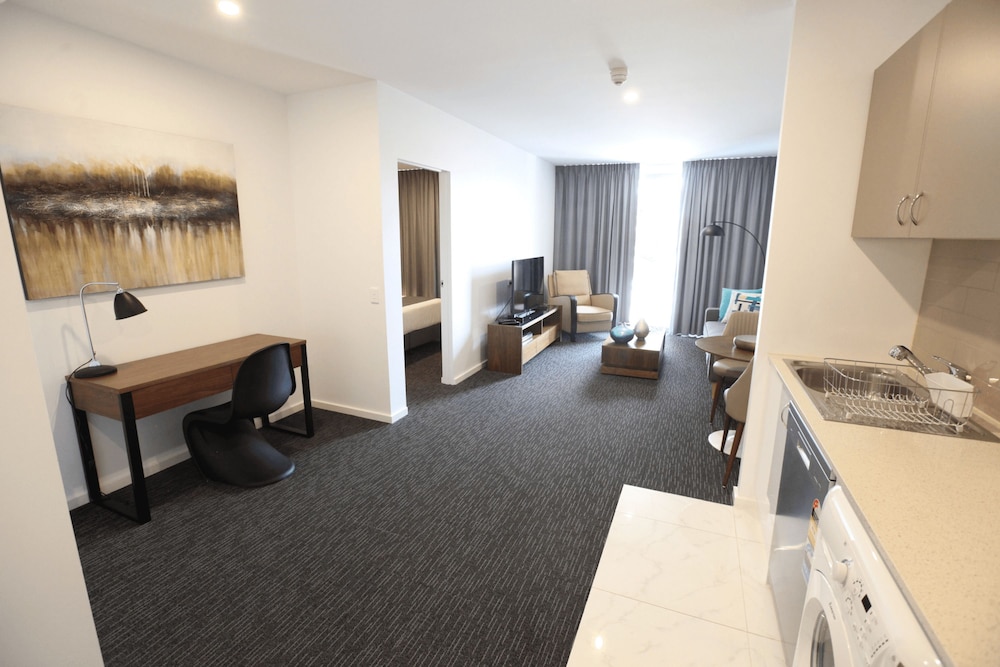 Premier Apartment, 2 Bedrooms (Pet Friendly) thumbnail 5