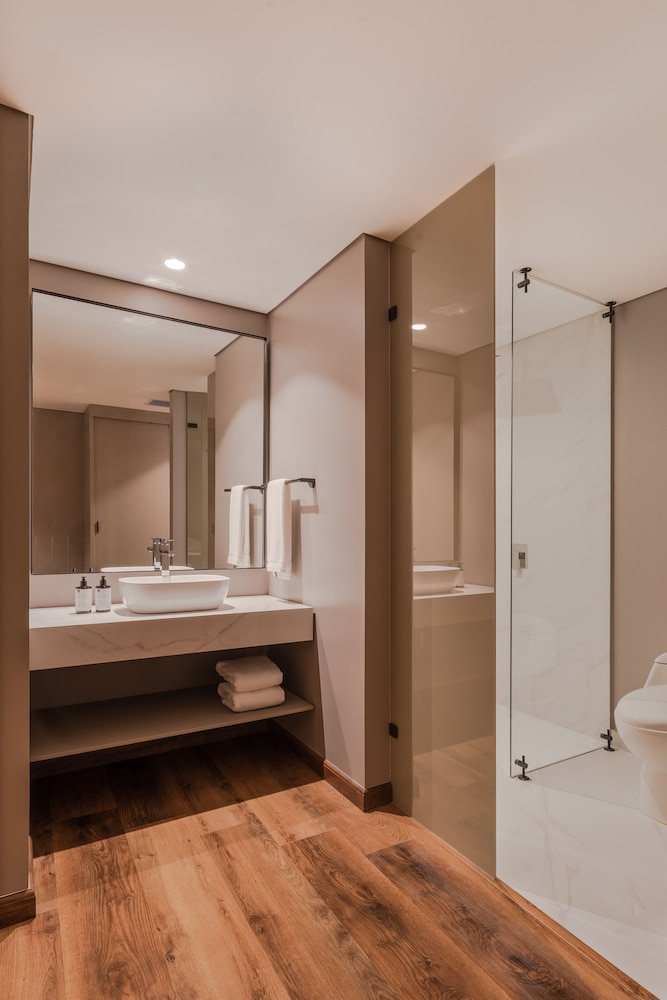 Standard Twin Room, 2 Double Beds - Photo 4