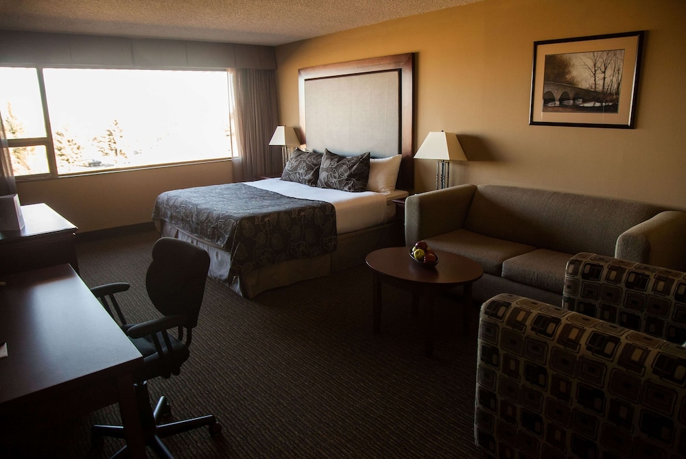 Deluxe Direct Pool Access Room, 1 King Bed - Photo 1