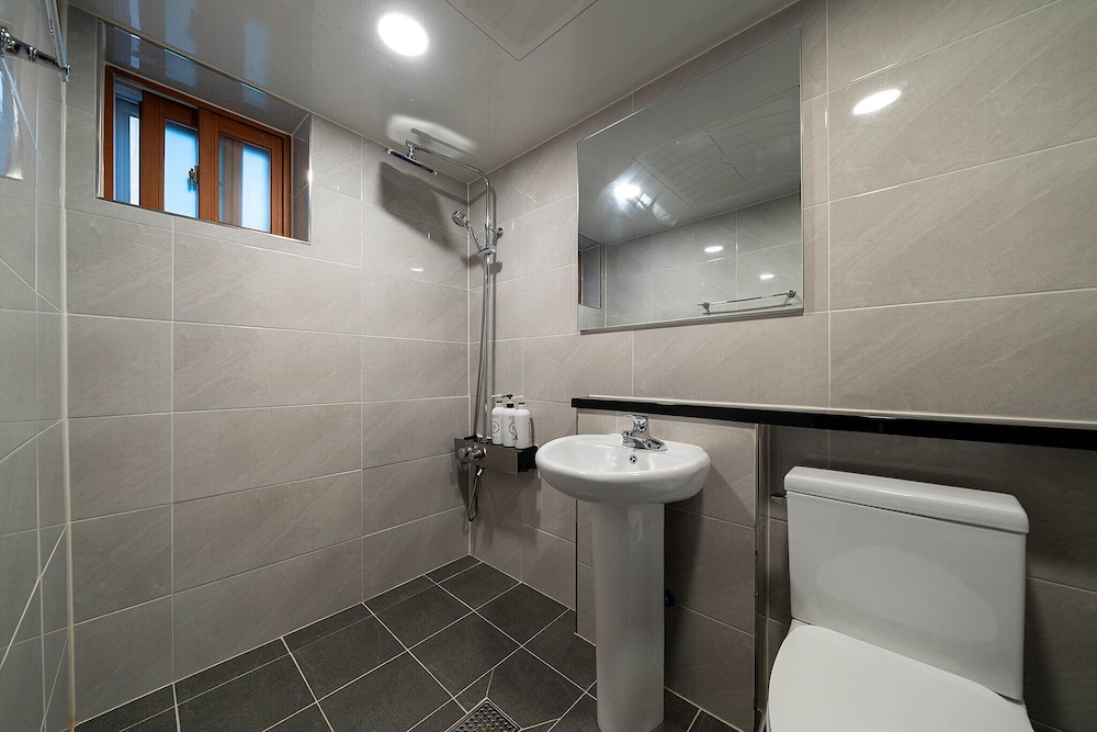 Standard Room - Photo 33