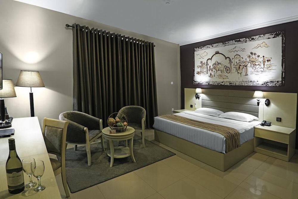 Deluxe Room, 1 King Bed photo 1