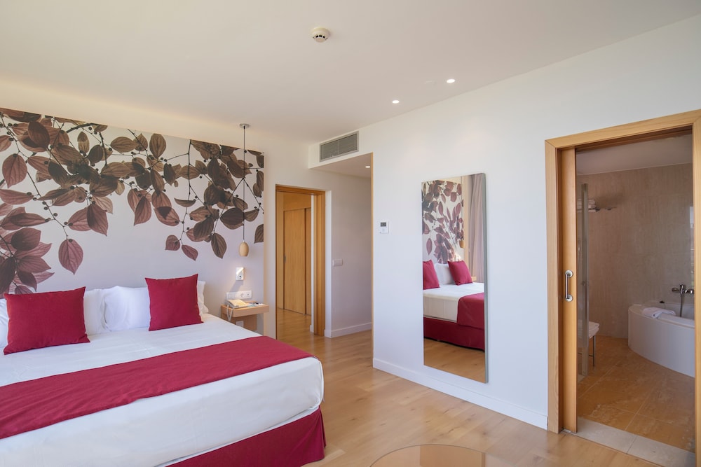Grand Double Room Single Use, Terrace, City View photo 3