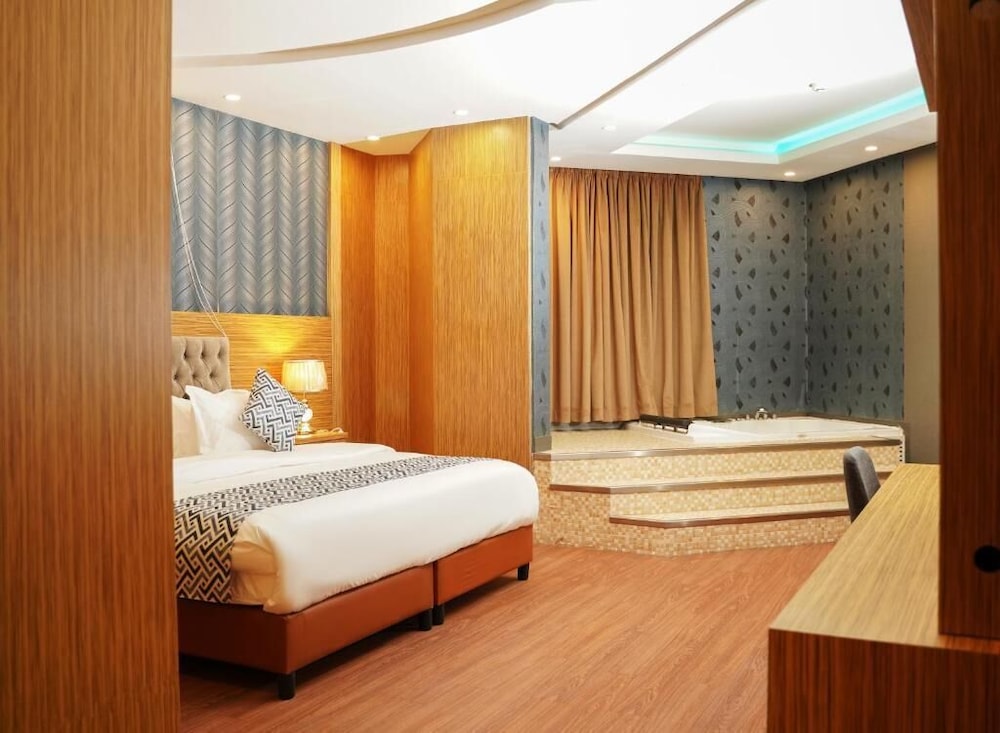 Suite - Photo 9