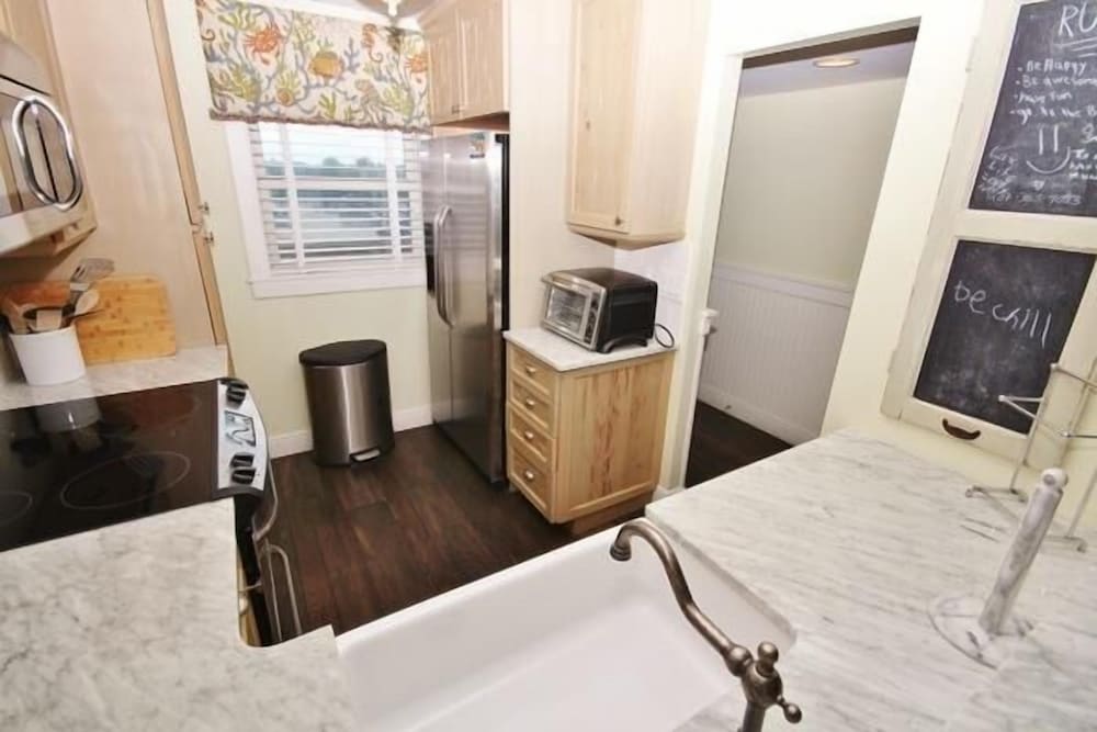 Condo, 2 Bedrooms, Beachside photo 3