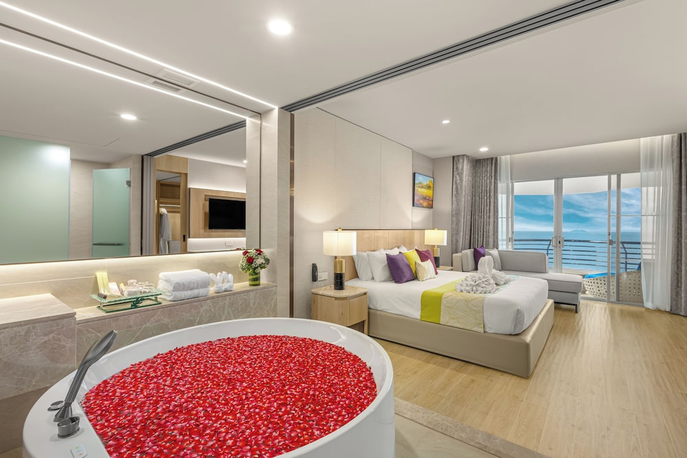 One Bedroom Regency Suite - Modern Style
