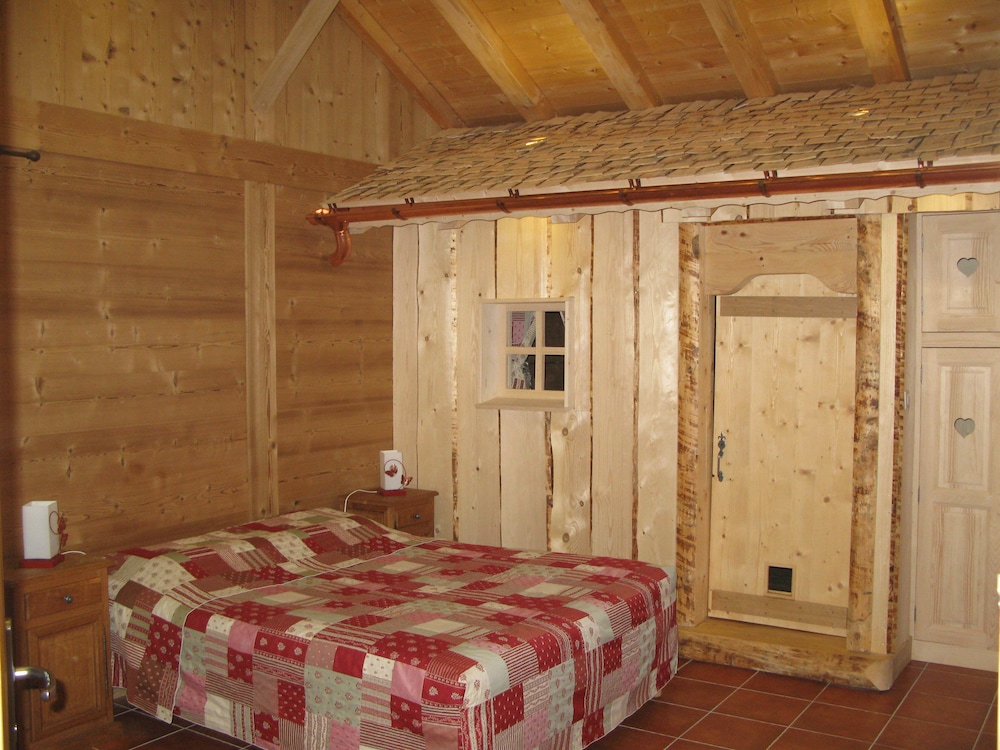 Family Room, Garden View photo 1