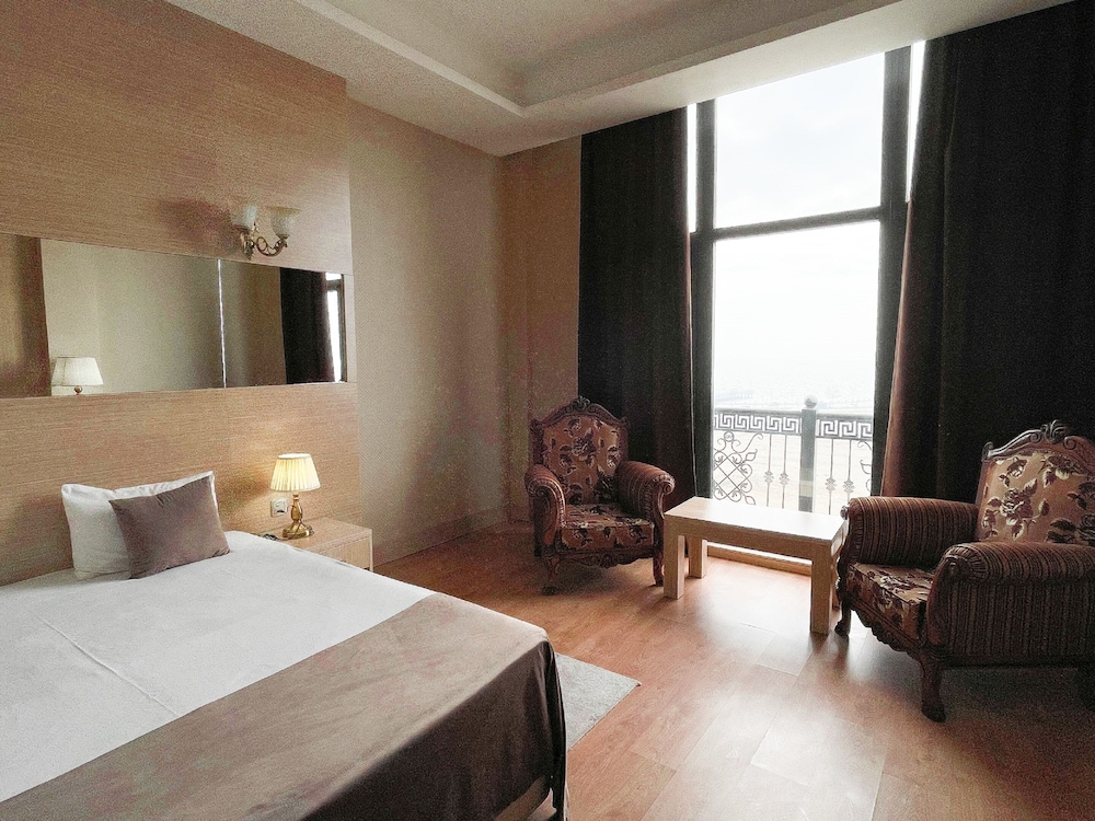 Double Room - Photo 6