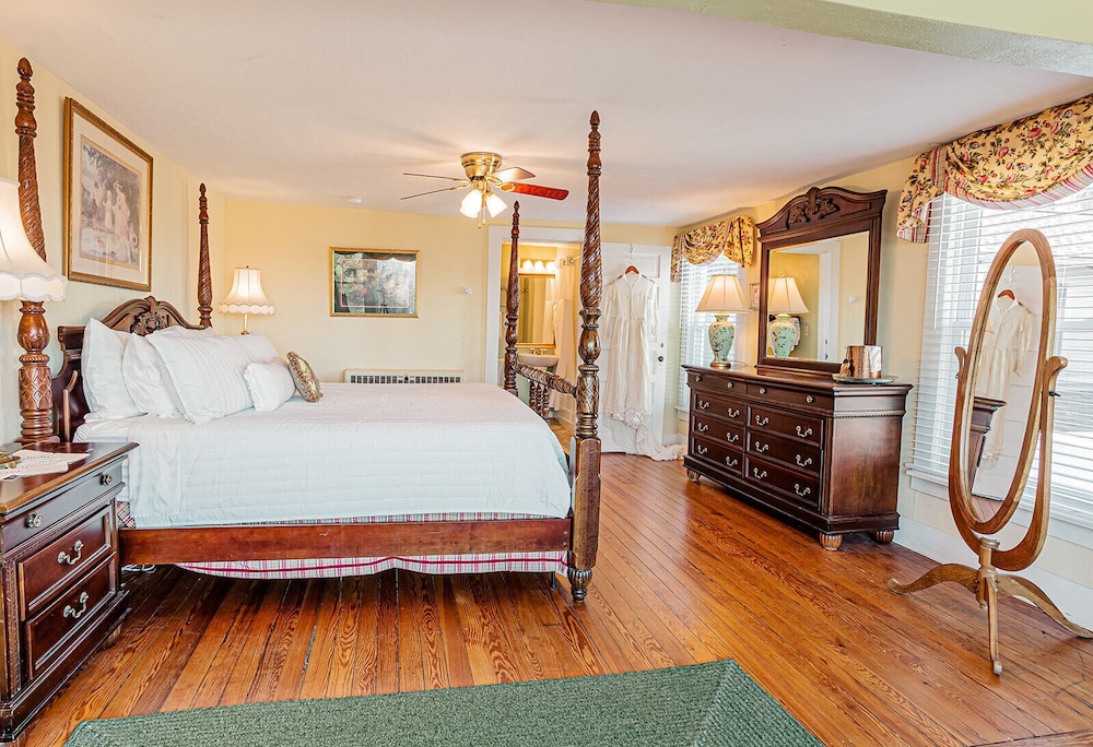 Regal Room photo 3