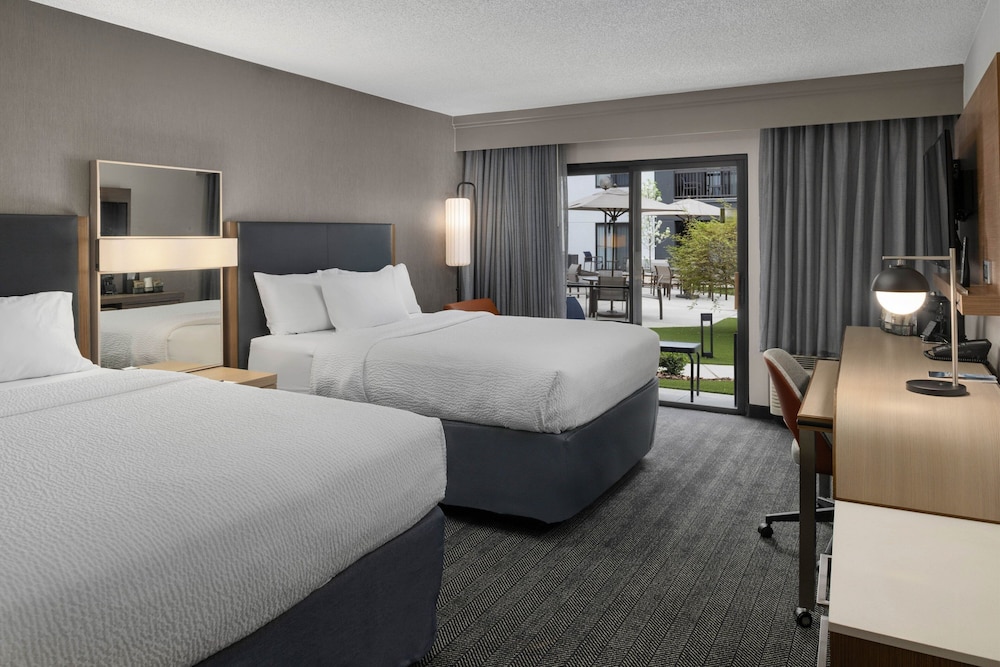Room, 2 Queen Beds, Non Smoking, City View, photo 6