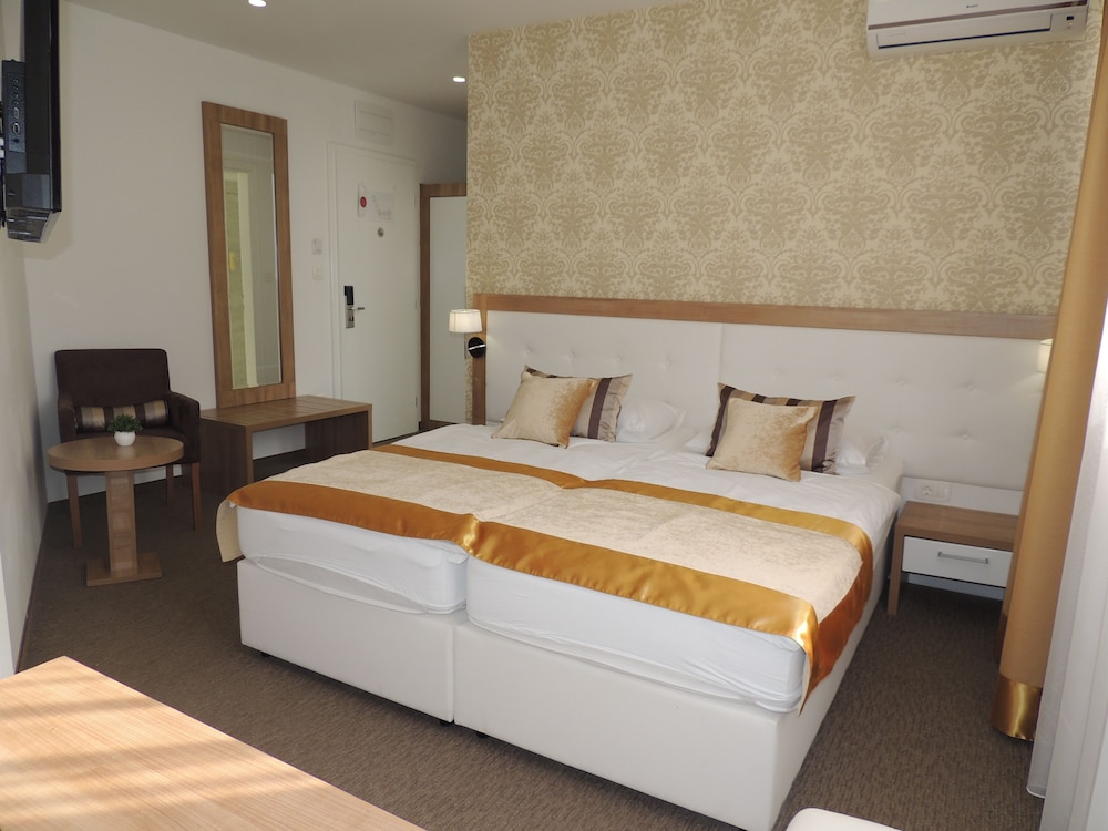 Standard Double Room, 1 King Bed
