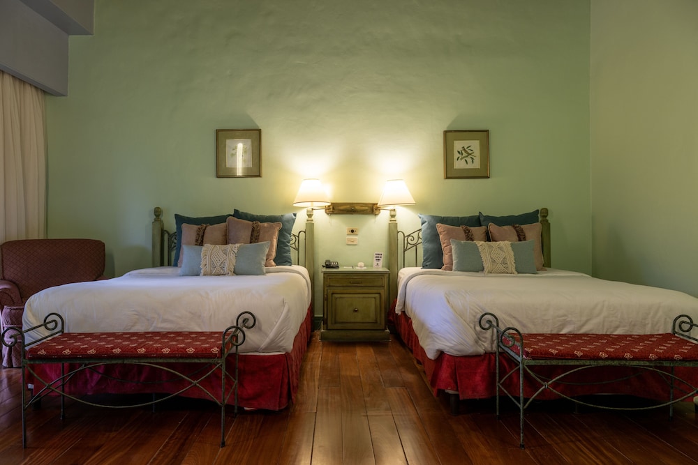 Deluxe Room, 2 Queen Beds photo 1