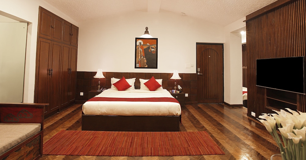Executive Suite, 1 Bedroom, Balcony, Courtyard View