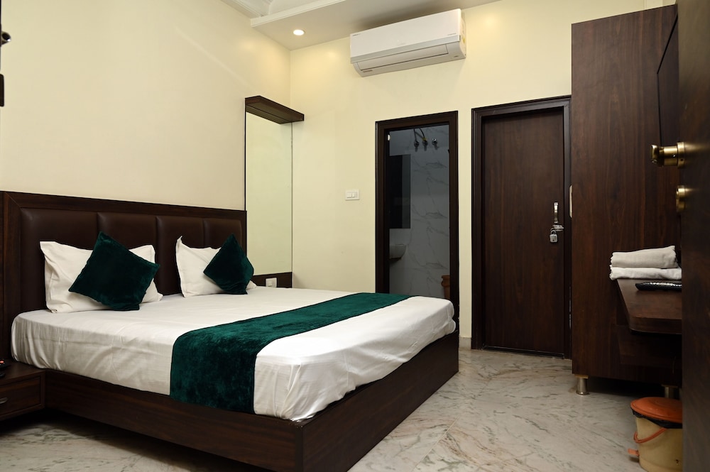 Deluxe Double Room A/C - Photo 20