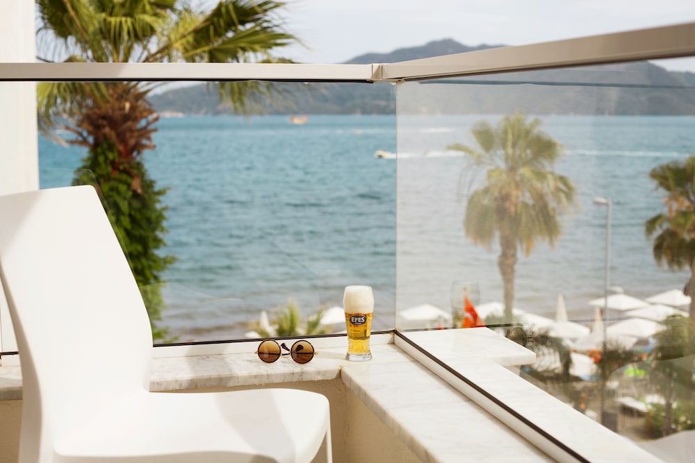 Standard Twin Room Side Sea View photo 3