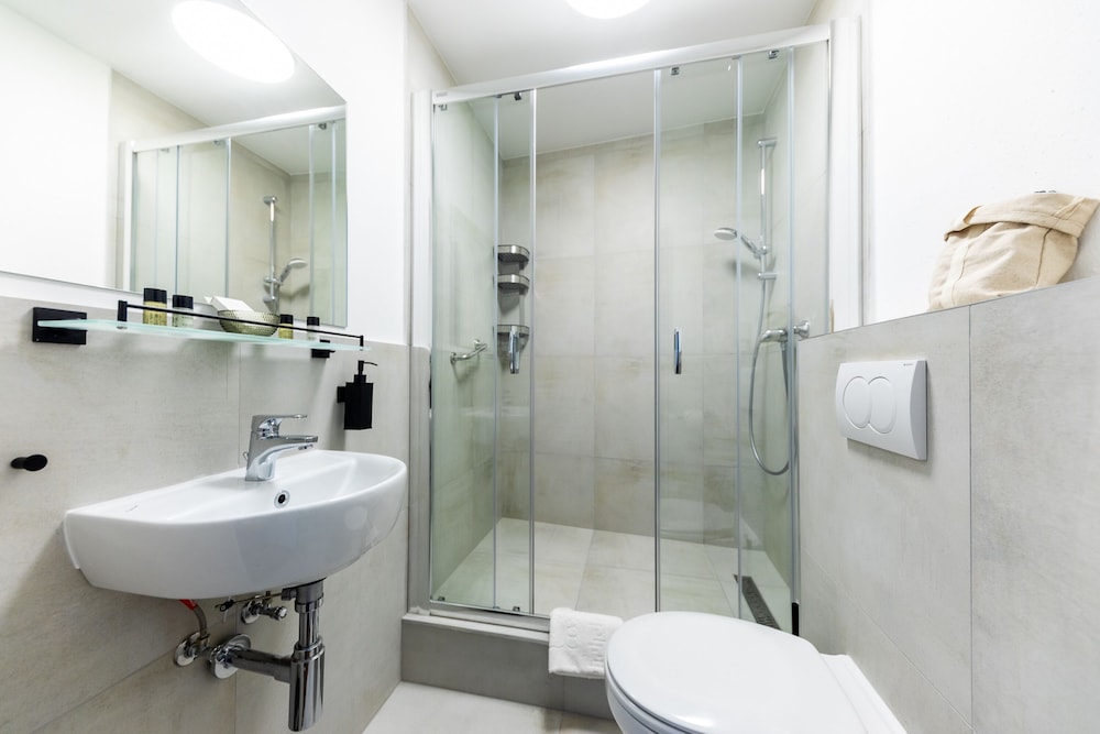 City Double Room thumbnail 5