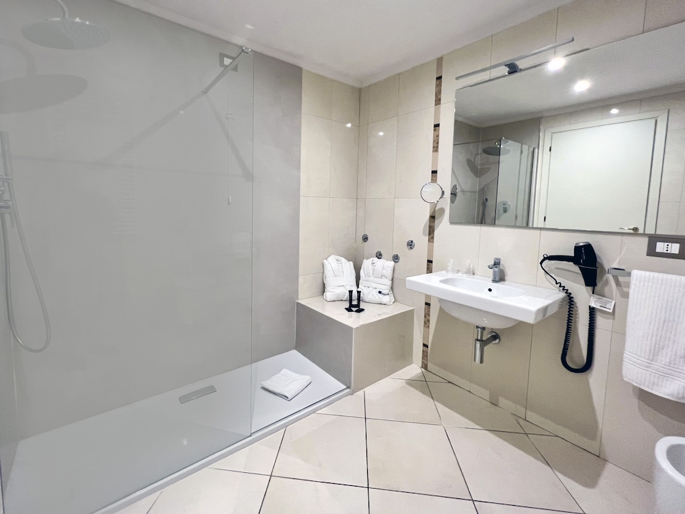 Suite Junior con Patio - Photo 4