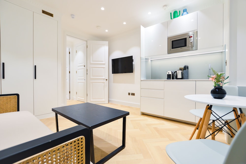 Small Studio Apartment photo 3