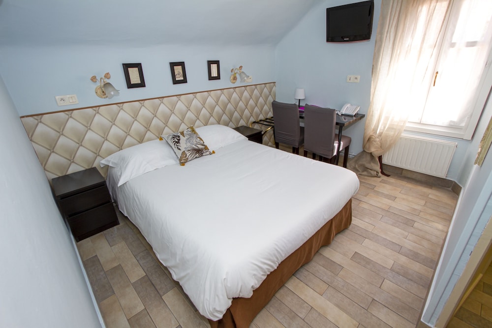 Traditional Room, Courtyard View photo 1