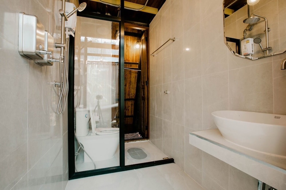 Basic Villa photo 2