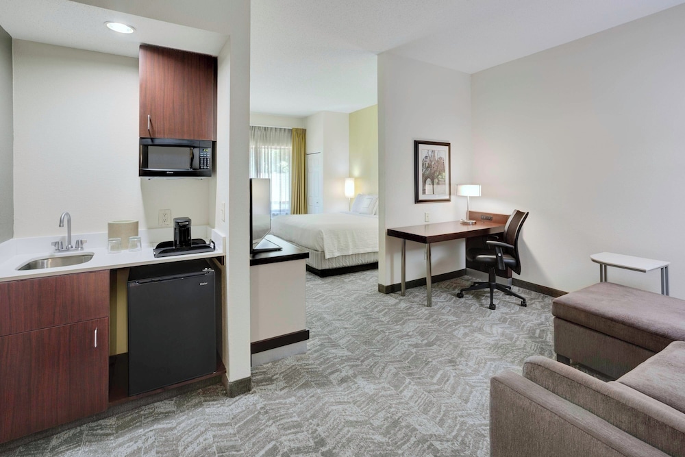 Suite, 1 King Bed with Sofa bed (Mobility/Hearing Access, Roll-In Shwr) photo 2