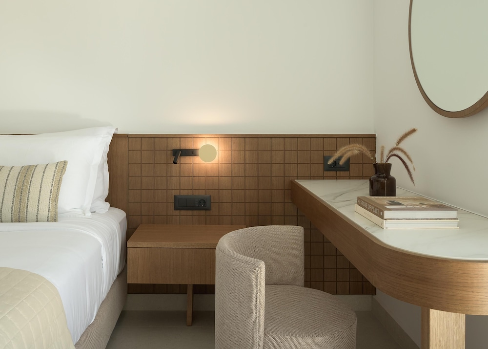 Suite with Hot Tub - Photo 5