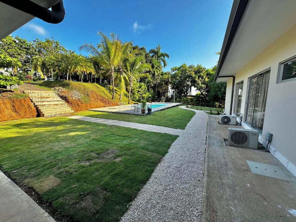 Family Bungalow with Shared Kitchen and Living Room photo 2