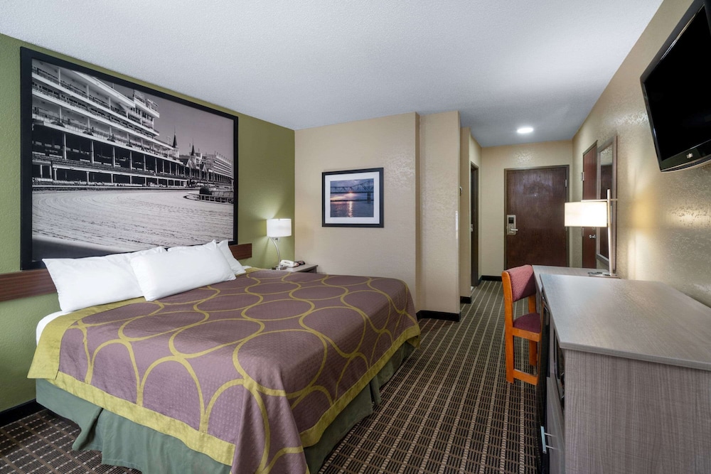 Standard Room, 1 King Bed, Jetted Tub photo 2