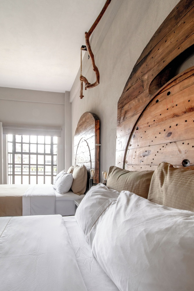 Junior Suite, 2 Double Beds - Photo 17