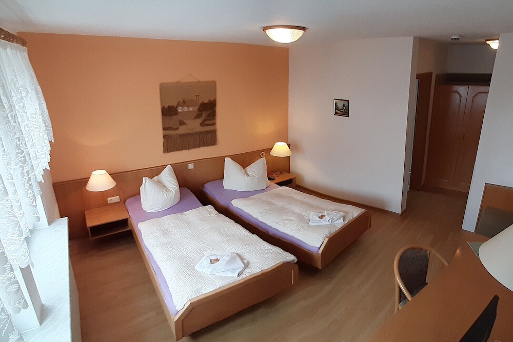 Standard Double Room, 2 Twin Beds photo 3
