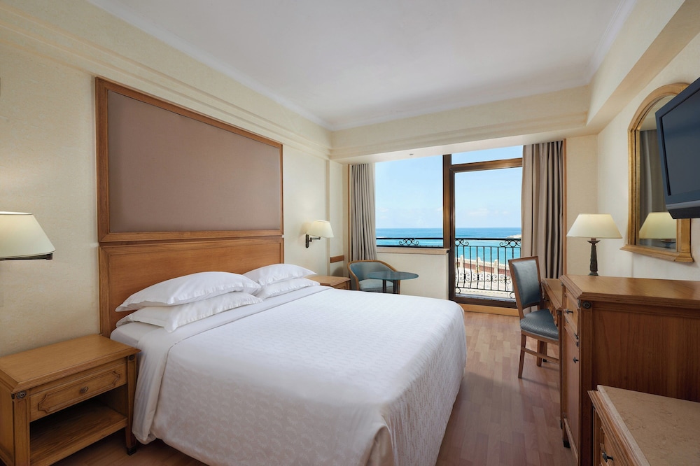 Room, 1 Queen Bed, Balcony, Sea View - Photo 1