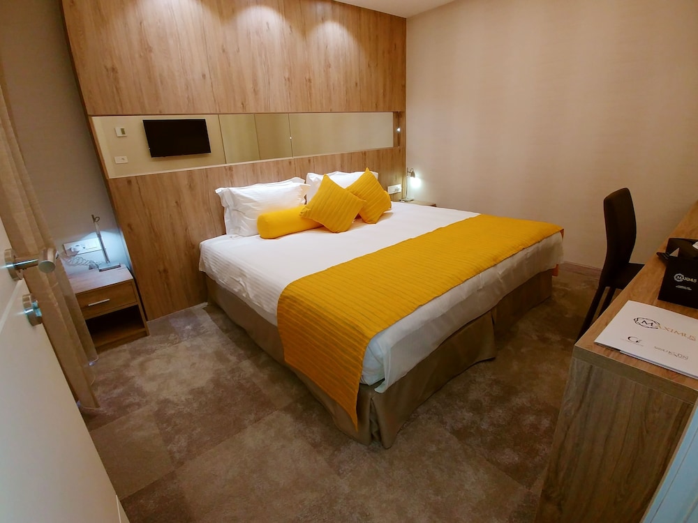 Senior Suite, 1 King Bed photo 1