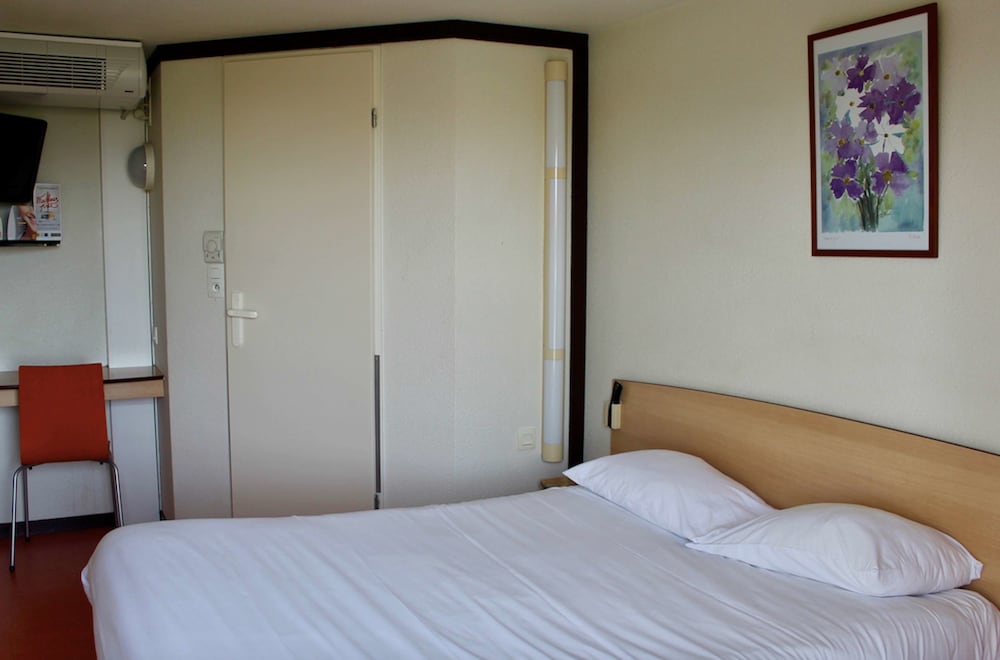 Standard Room, 3 Twin Beds - Photo 3