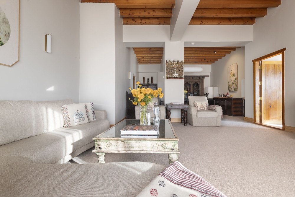 Raven Suite photo 2