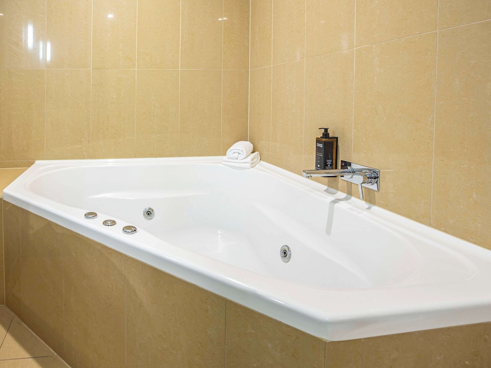 Superior Room, 1 King Bed (Spa) - Photo 8