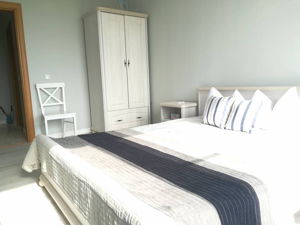 House, 2 Bedrooms, Golf View