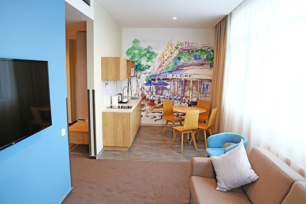 Superior Apartment, 1 King Bed, Kitchenette, City View photo 3