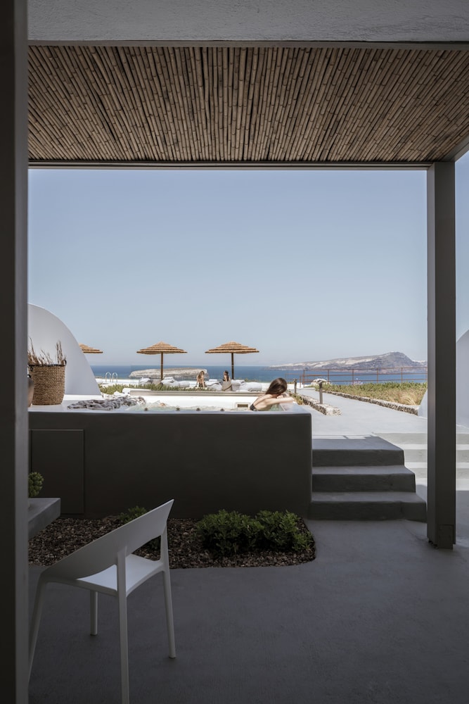 Sunset Private Garden Residences with Outdoor Hot Tub - Photo 6
