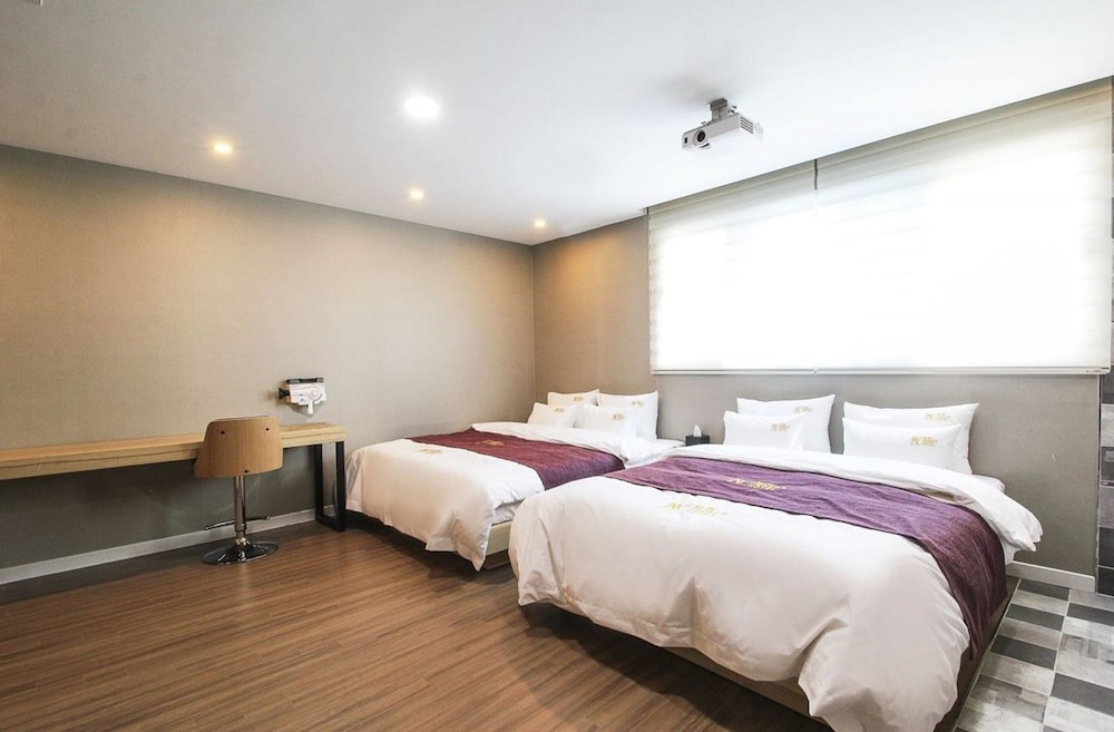 Royal Studio Suite