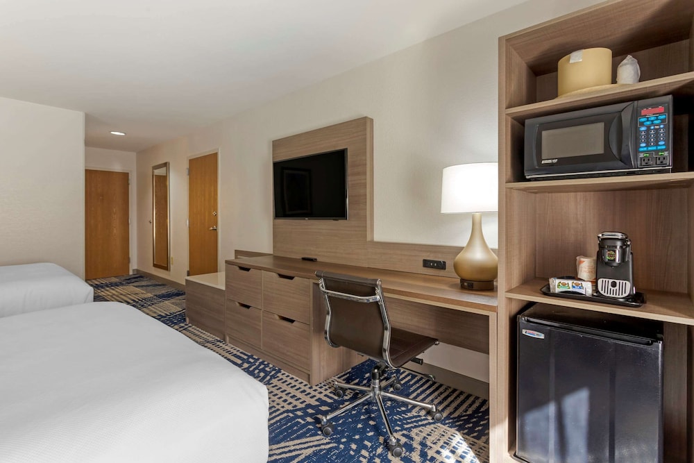 Standard Room, 2 Queen Beds, Non Smoking - Photo 4