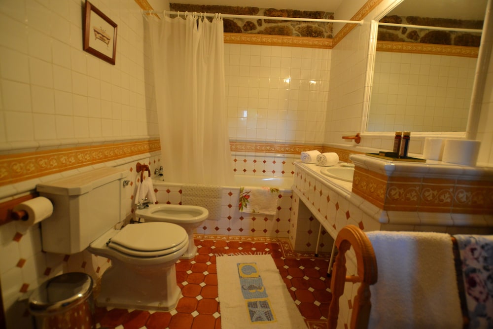 Classic Double or Twin Room, Private Bathroom photo 3