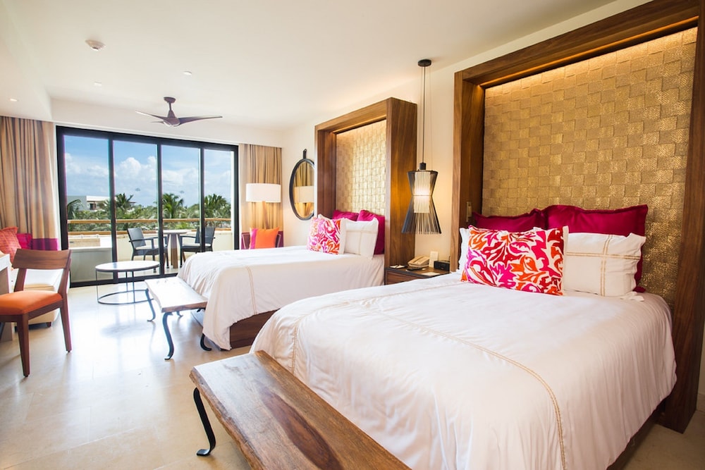 Preferred Club Junior Suite Tropical View Double