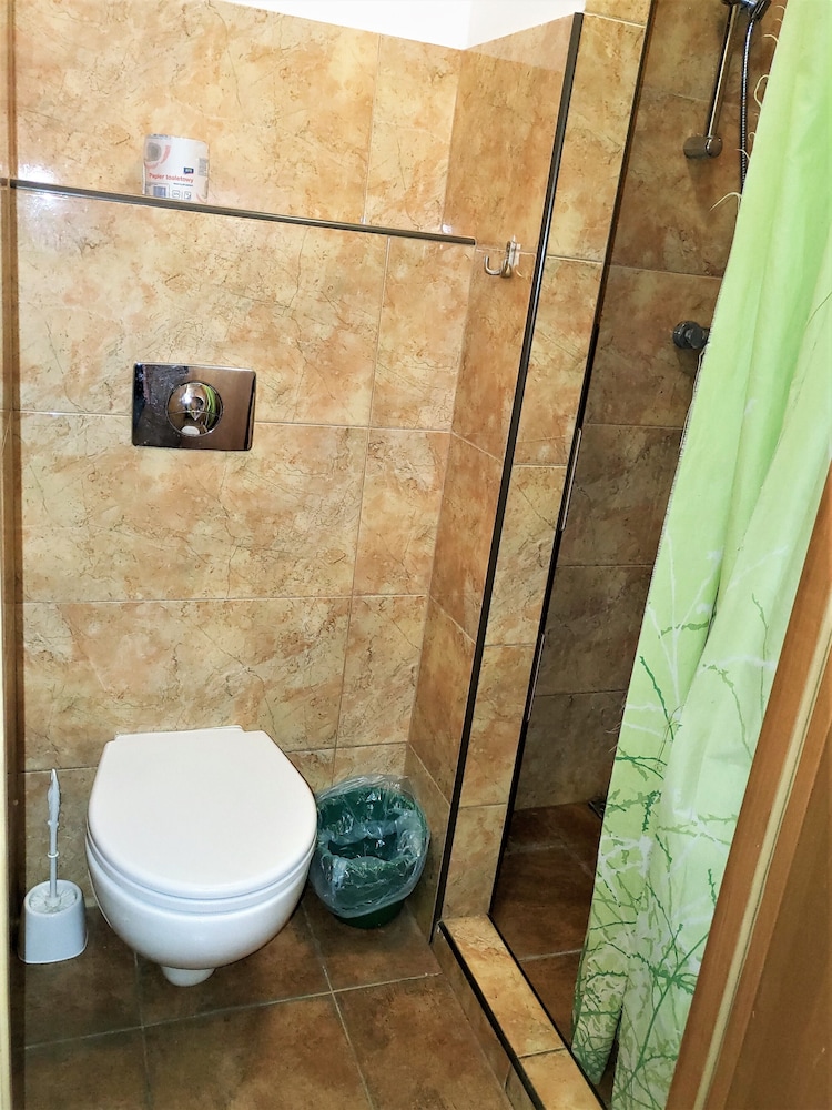 Basic Triple Room photo 3