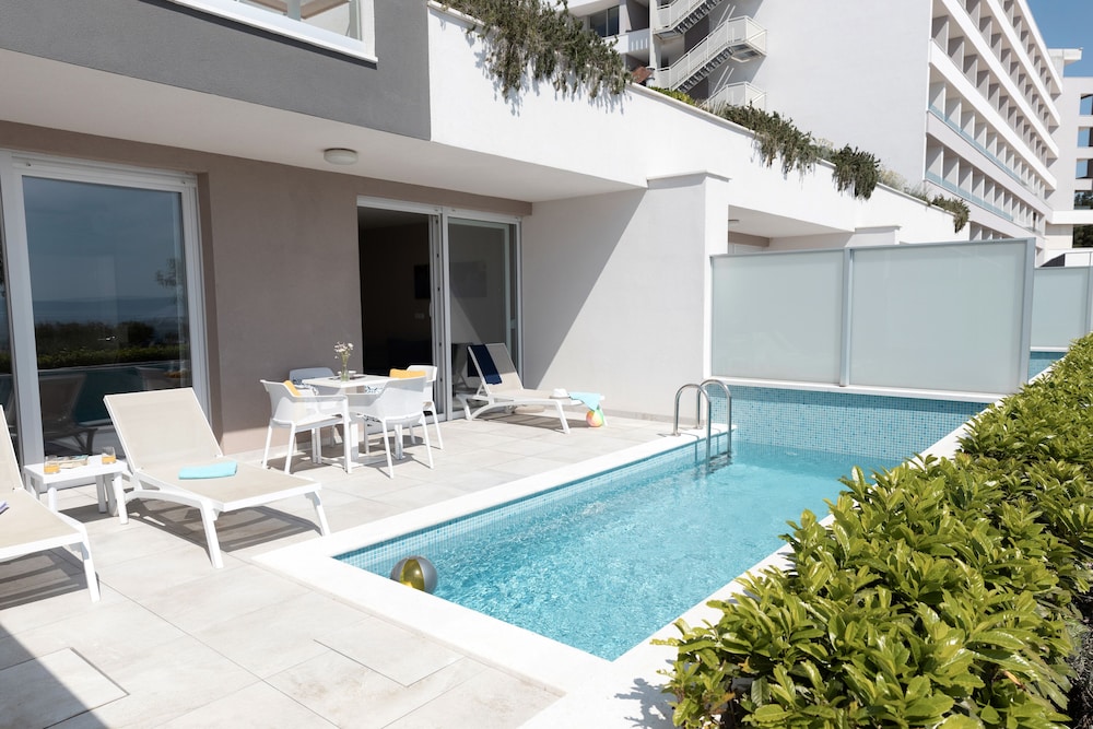 Junior Suite with Private Pool Sea Facing