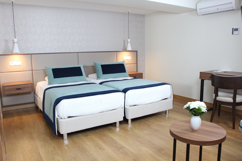Deluxe Double or Twin Room, 1 Bedroom, Accessible thumbnail 5