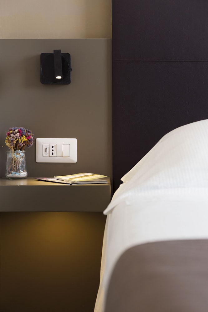 Superior Quadruple Room - Photo 11
