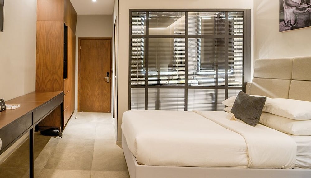 Standard Room, 1 King Bed - Photo 8