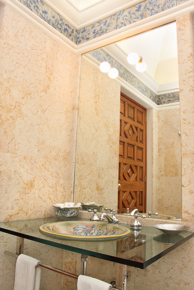 Premium Double Room - Photo 15
