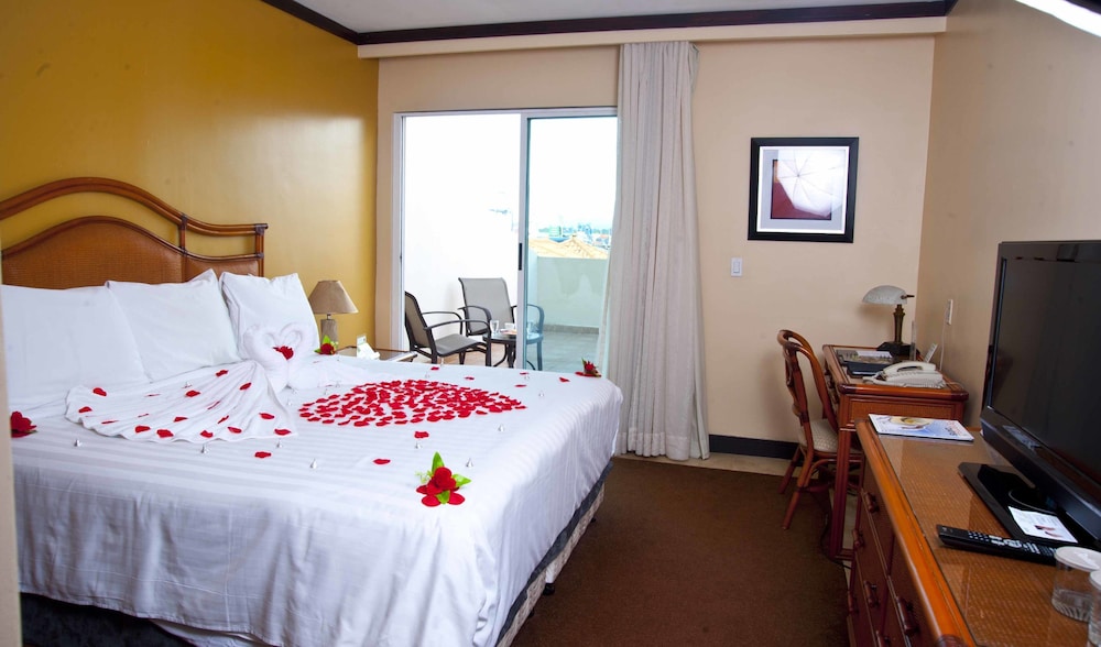 Premium Room, 1 King Bed, Non Smoking - Photo 2